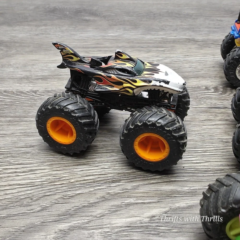 5 Hotwheels Monster Trucks 1:64 - Darth Vader, Bone Shaker, Roger Dodger, Haul